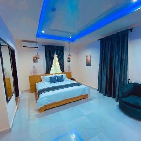 West Wing Hotel Лагос Екстериор снимка