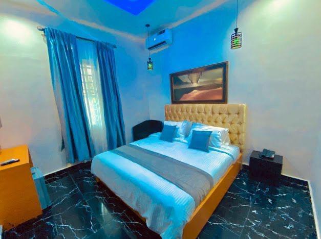 West Wing Hotel Лагос Екстериор снимка
