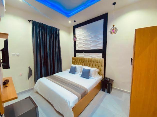 West Wing Hotel Лагос Екстериор снимка