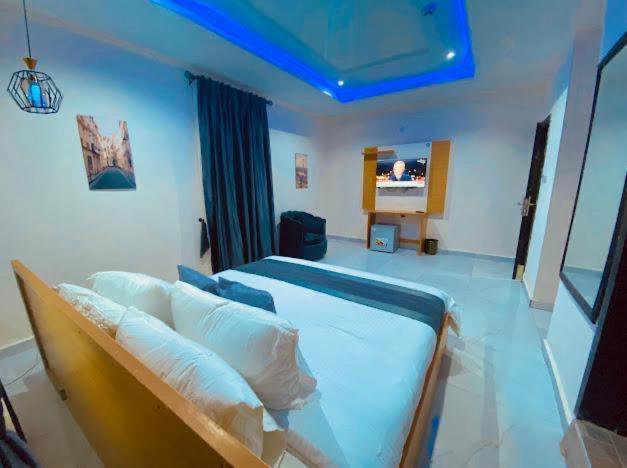 West Wing Hotel Лагос Екстериор снимка