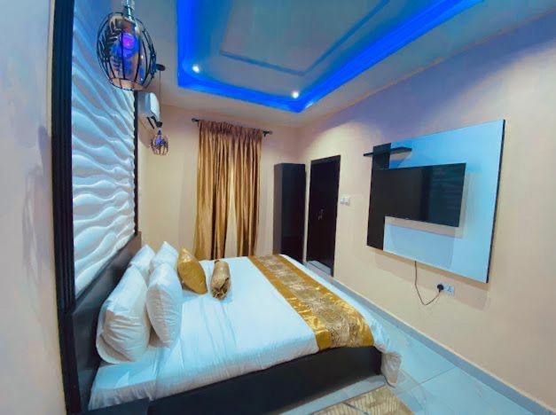 West Wing Hotel Лагос Екстериор снимка