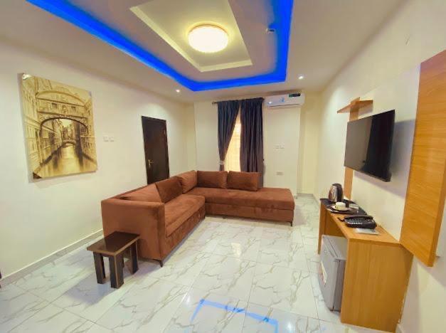 West Wing Hotel Лагос Екстериор снимка