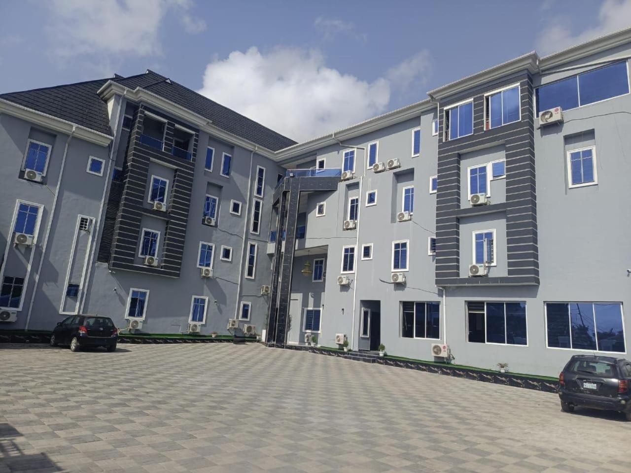 West Wing Hotel Лагос Екстериор снимка