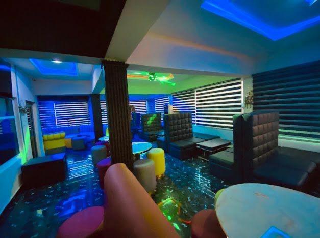 West Wing Hotel Лагос Екстериор снимка