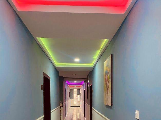 West Wing Hotel Лагос Екстериор снимка