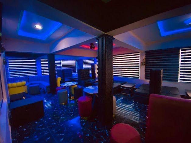 West Wing Hotel Лагос Екстериор снимка